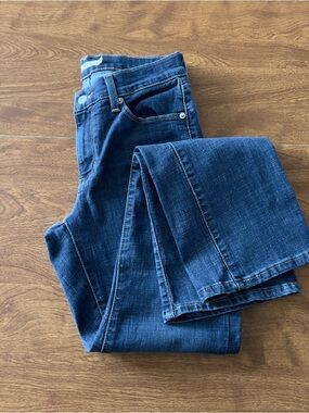Levi’s Women’s Med Wash Stretch Cotton Blend Classic Bootcut Denim Jeans Size 2